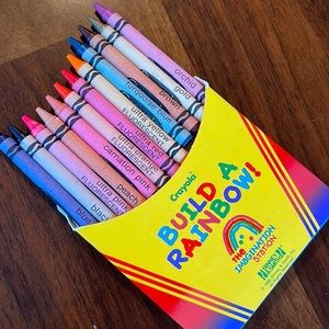 VINTAGE SET OF 12 CRAYOLA CRAYONS - BUILD A RAINBOW!  THE IMAGINATION STATION